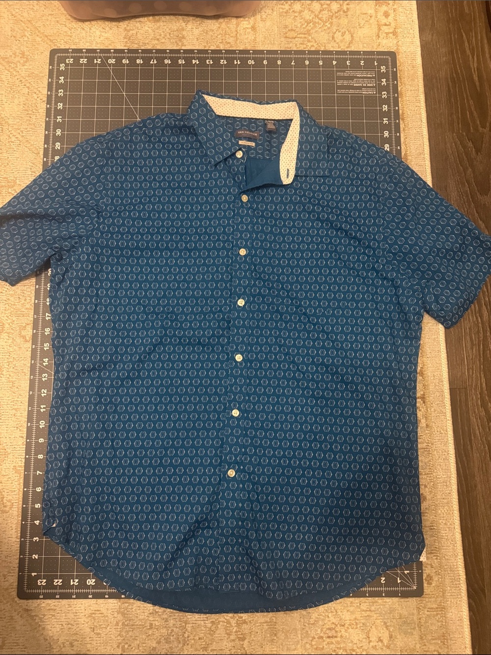 Van Heusen Blue Short-Sleeve Button-Down with Circular Geo Print